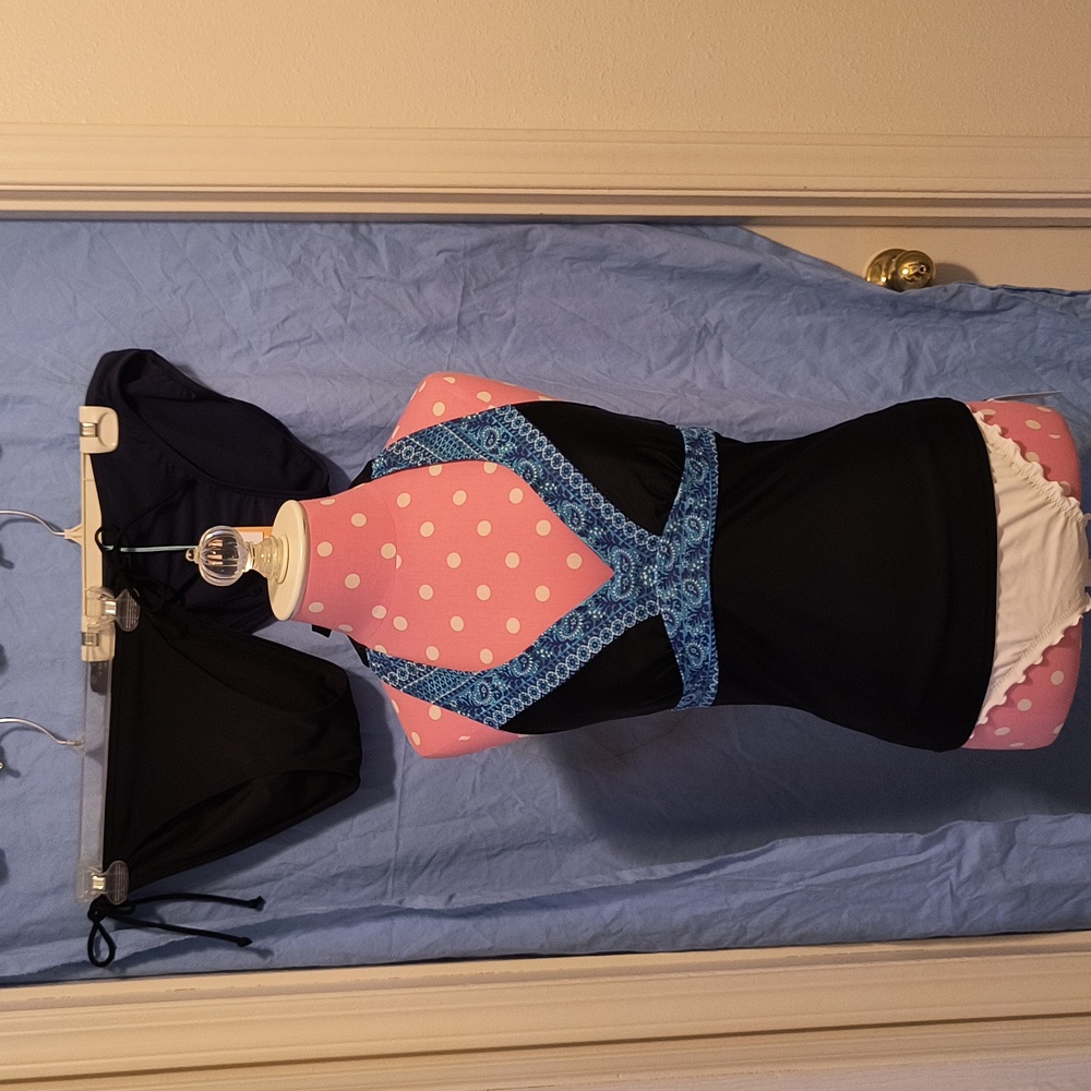 Athleta Tankini Top 34B/C Black with Blue Paisley